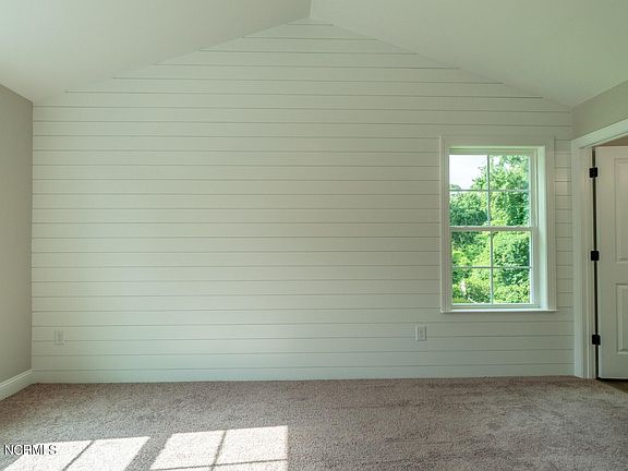 5th image of 2106 Holly Drive