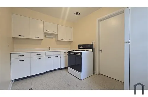 2213 Logan St #4L Photo 1