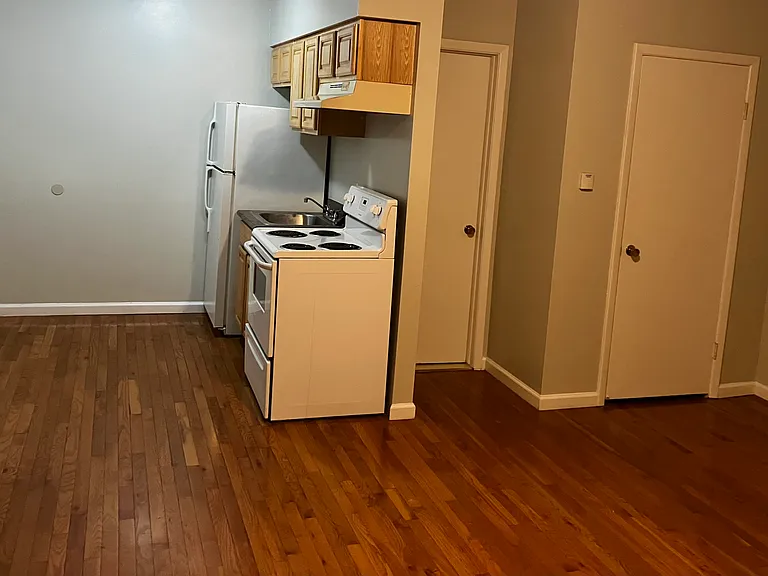 2913-21 Burnet Ave #1 — Photo 3