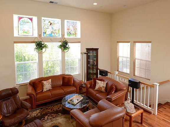 3rd image of 106 Maple Ln