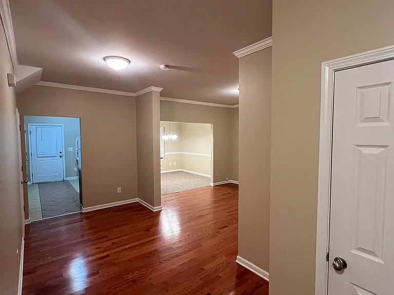 321 Village Dr — Photo 8