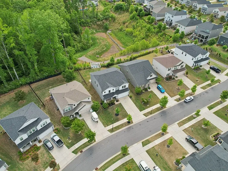 1071 Amberley Crossing Dr — Photo 33