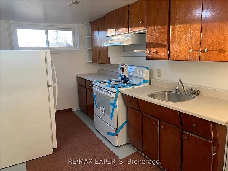733 Markham Rd — Photo 11