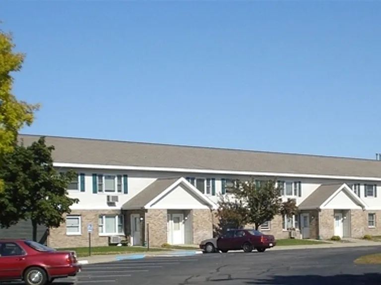 Hickory Drive and Pinecrest Apartments — Photo 63