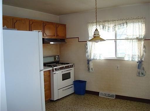 1st image of 925 Jackson St