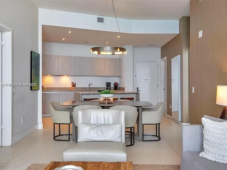 4111 S Ocean Dr — Photo 2