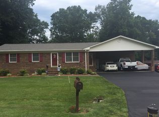 439 Oak Ridge Dr, Mount Airy, NC 27030