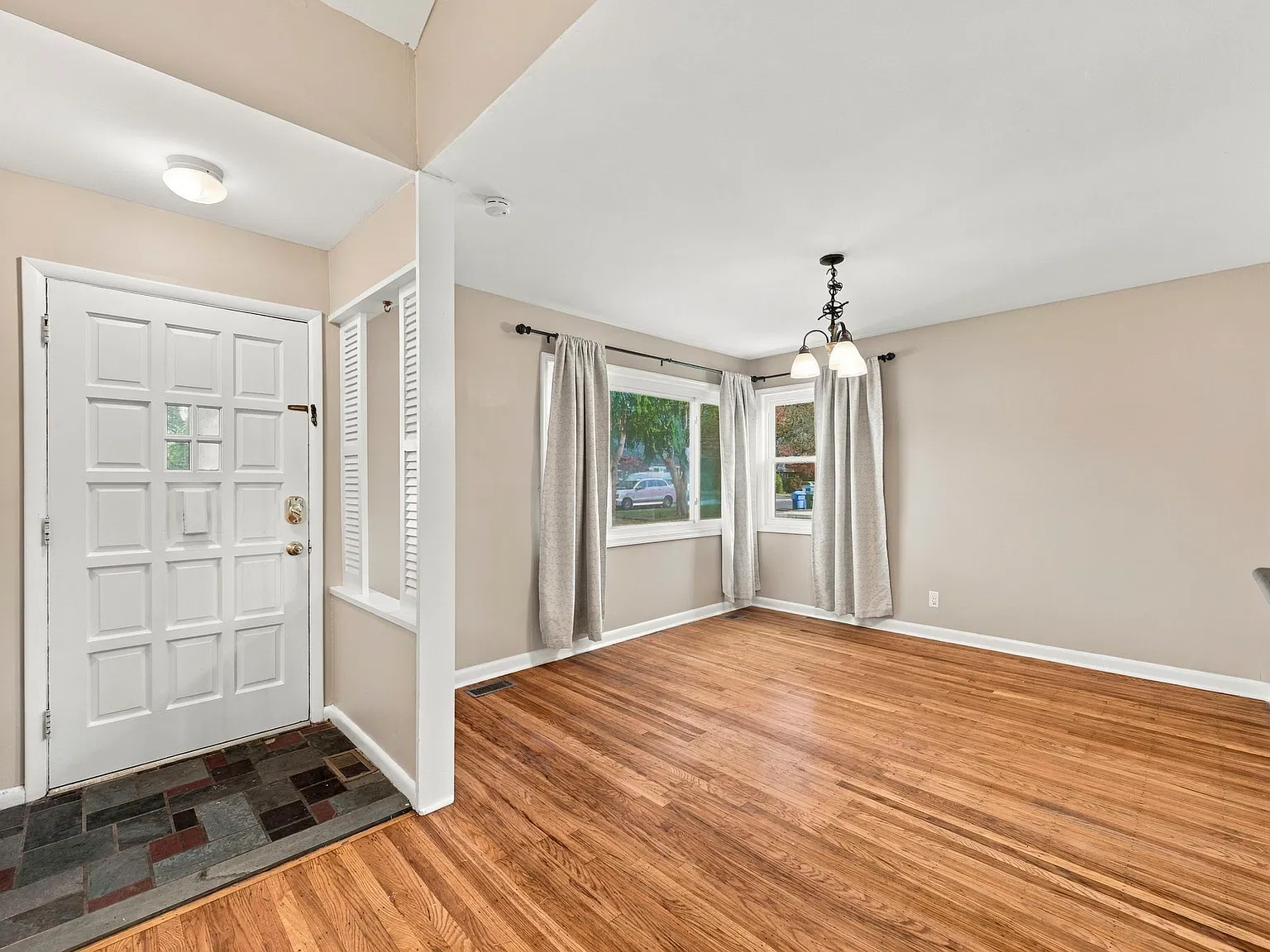3 bed, 1808 sqft, $3,350 — Photo 3