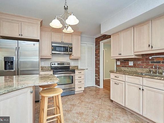 5th image of 11312 Myrtle Ln