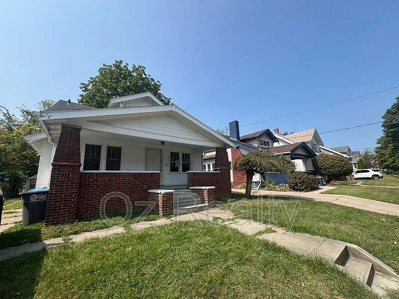 3825 Berkeley Dr photo 1