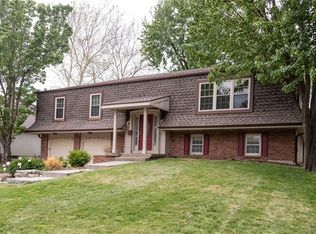 9730 Winslow Pl, Kansas City, MO 64131