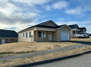 22 Village Cir, Augusta, ME 04330