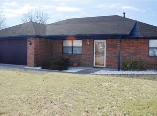 1612 W Lela St, Rogers, AR 72758