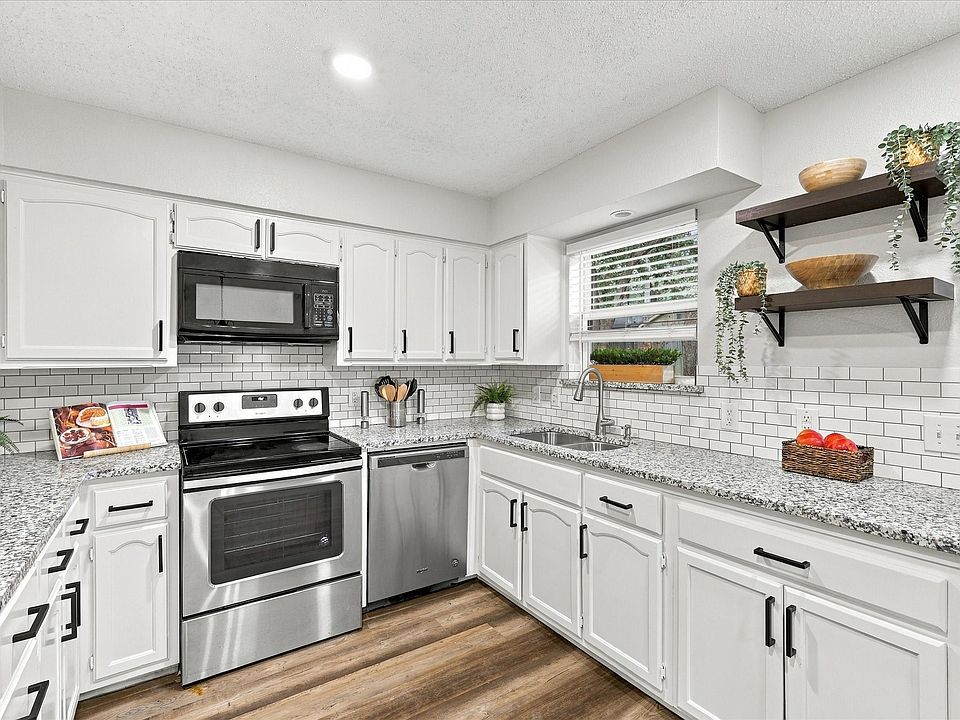 1st image of 4801 Crest Dr
