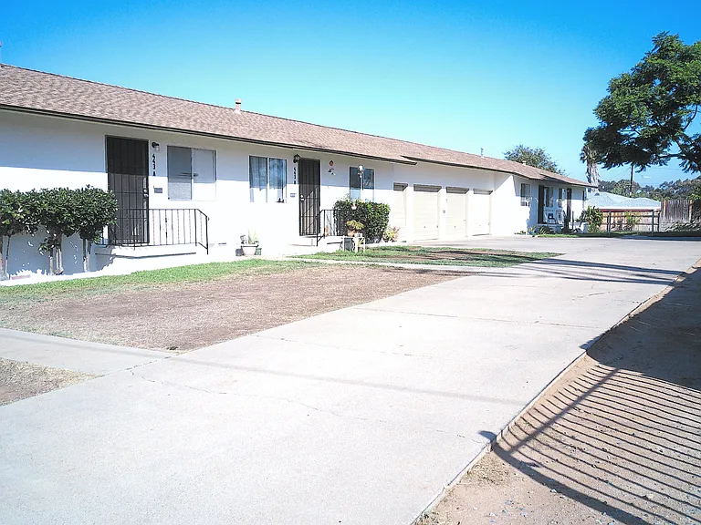 443 Flower St #A — Photo 2