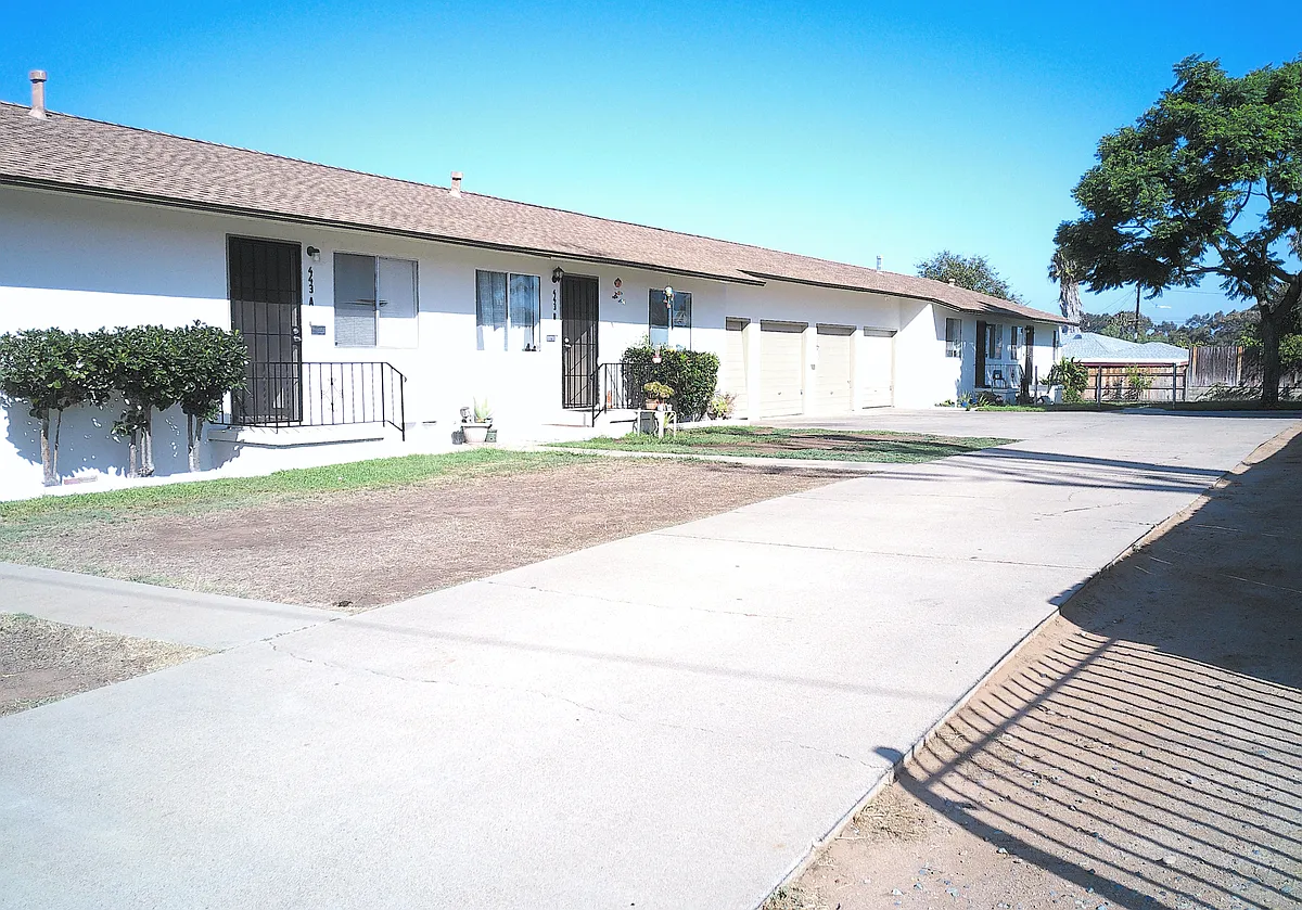 Building Photo - 443 Flower St #A