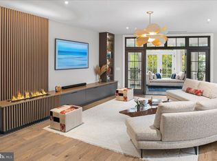 1 W Hartwell Ln #2D, Philadelphia, PA 19118