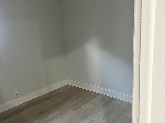 3rd image of 813 Palmway St