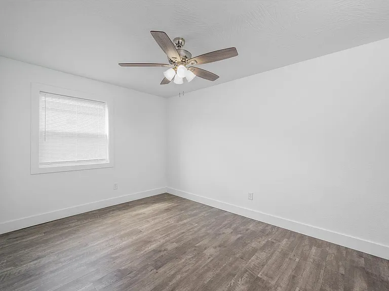 Montclair Point Condominiums — Photo 7