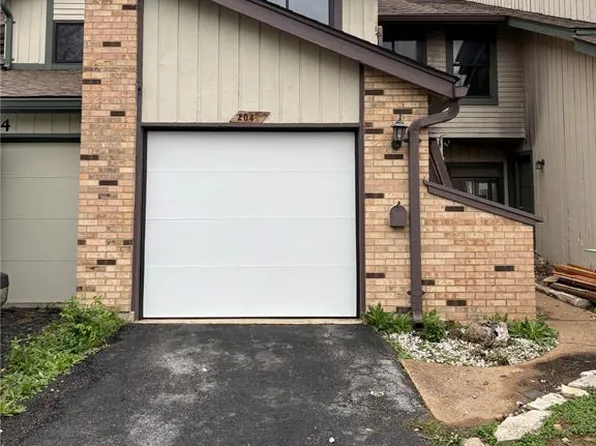 2042 Silent Spring Dr, Maryland Heights, MO 63043