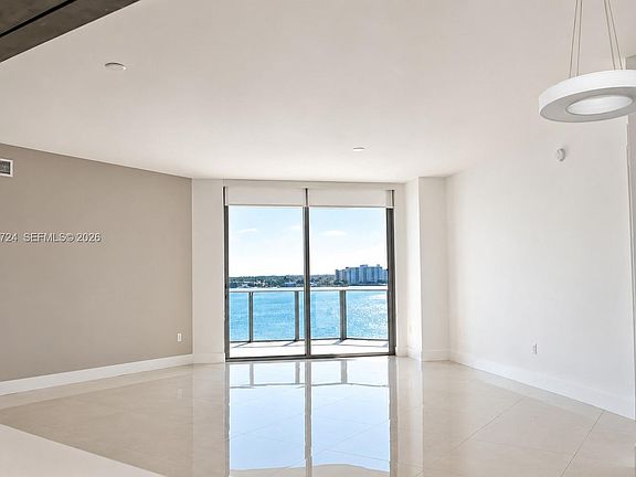 3rd image of 17301 Biscayne Blvd APT 1407