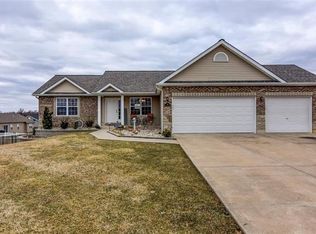 30 Meadowstone Dr, Troy, MO 63379