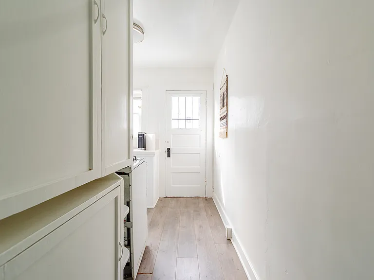 653 Flower Ave #B — Photo 7