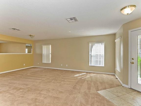 4th image of 17545 Queensland St
