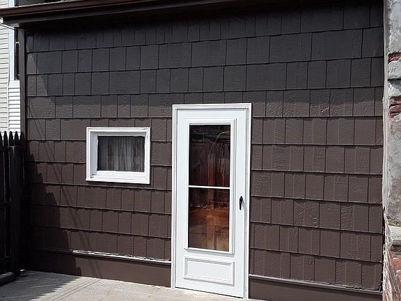 4th image of 932 W College Ave