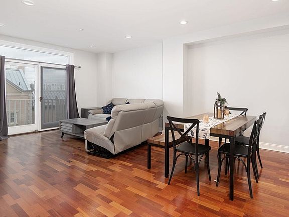 3rd image of 207 Shearwater Ct W APT 61