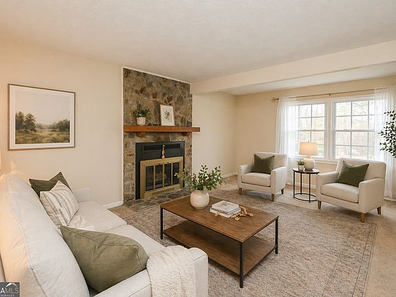 2nd image of 207 N View Pointe Dr