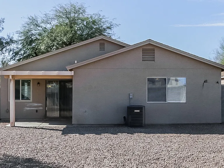 1074 E Silversmith Trl — Photo 16