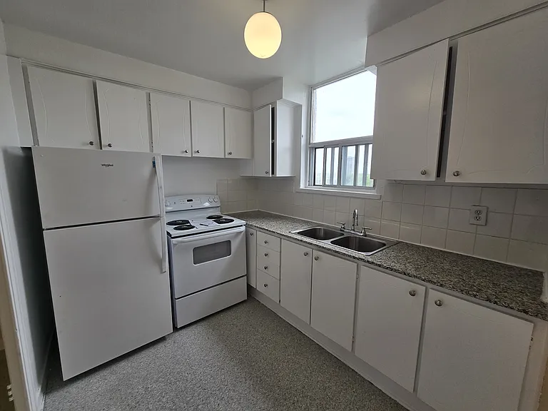 5950 Bathurst St #709 — Photo 19