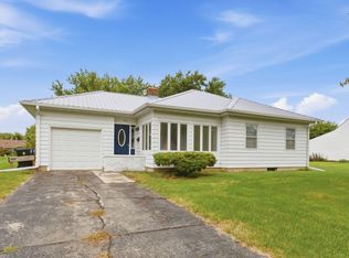 212 E 11th St, Tipton, IA 52772