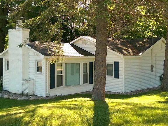4th image of 872 W Intermediate Lake Dr