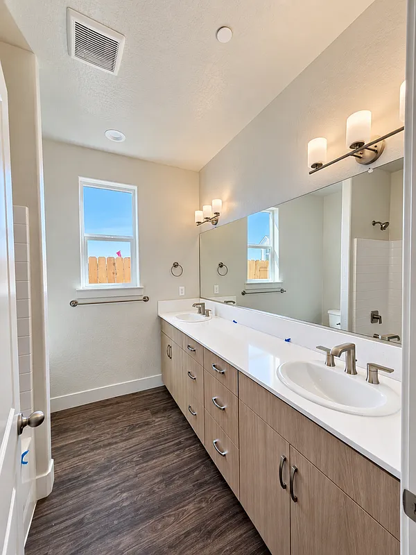 3 bed, 2.0 bath, 1830 sqft, $3,200 — Photo 4