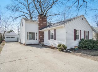 383 W Norton Ave, Norton Shores, MI