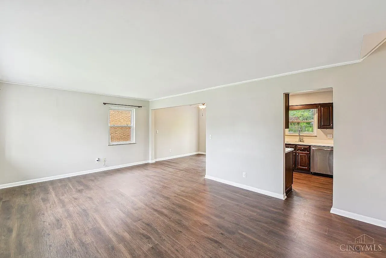 3 bed, 1.5 bath, 1428 sqft, $2,200 — Photo 2