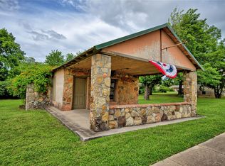 408 S Broad St, Saint Jo, TX 76265