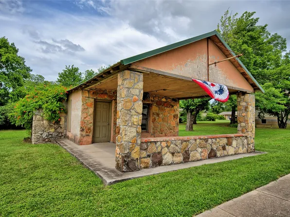 408 S Broad St, Saint Jo, TX 76265
