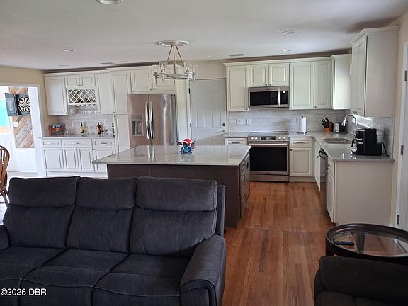5th image of 40 Pleasant Dr