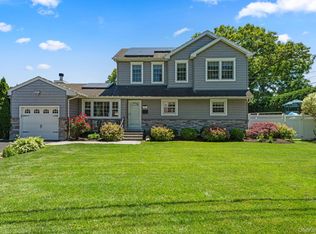 58 Roseville Ave, Saint James, NY 11780
