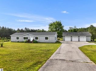 2518 W 32nd Rd, Cadillac, MI 49601