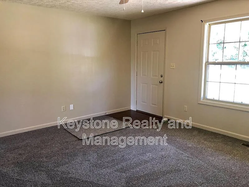 2 bed, 1.5 bath, 1000 sqft, $995 — Photo 3