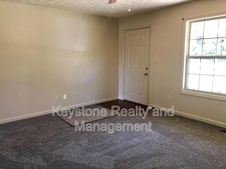 5869 Julien Rd — Photo 3