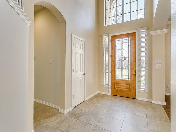 3rd image of 412 Oleander Dr