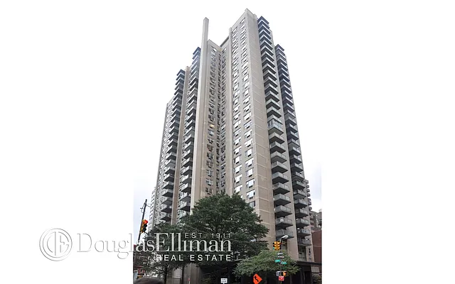 Sold by Douglas Elliman | media 21