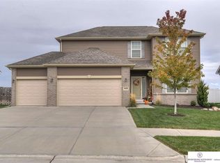 4458 Brook Dr, Bellevue, NE 68123