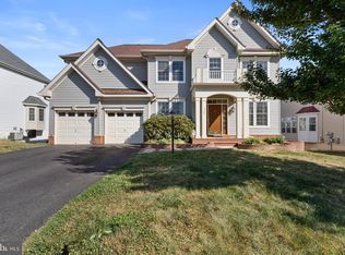 3383 Oakham Mount Dr, Triangle, VA 22172