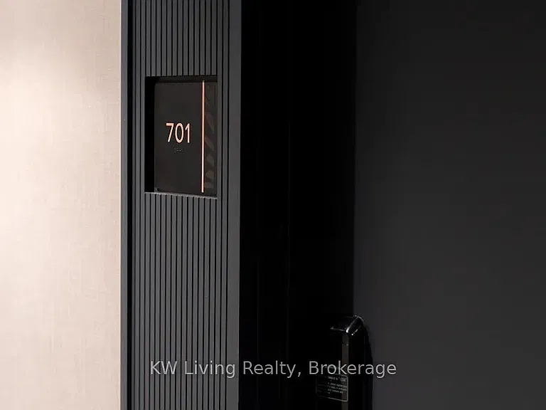 395 Dundas St N #701 — Photo 2